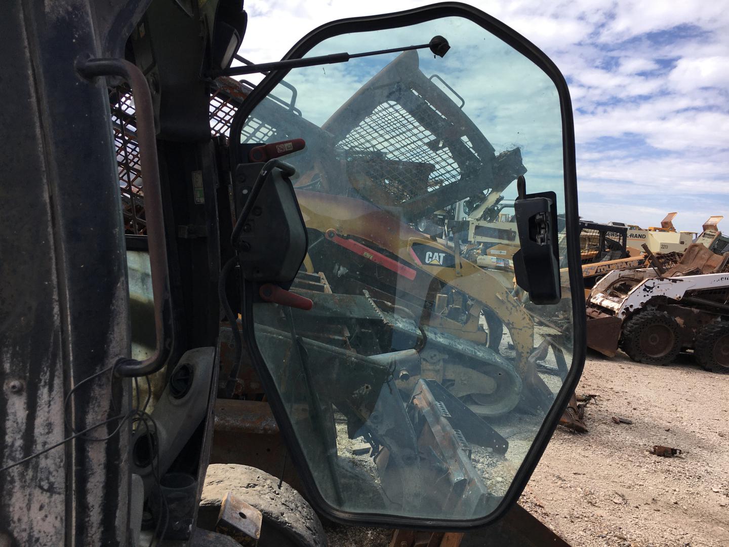 ./imagenes/INVOICE/2019/15849/MINICARGADOR  CAT 246C (14).JPG